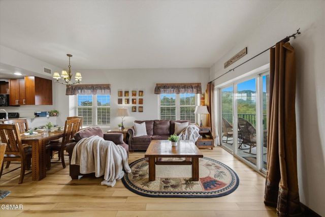 410 Big Bear Way, Pigeon Forge, TN 37863