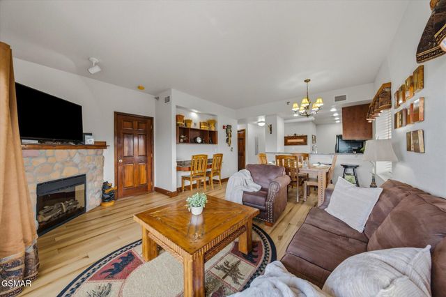 410 Big Bear Way, Pigeon Forge, TN 37863