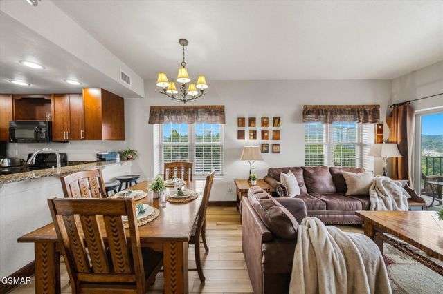 410 Big Bear Way, Pigeon Forge, TN 37863