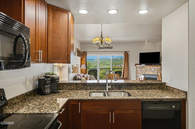 410 Big Bear Way, Pigeon Forge, TN 37863