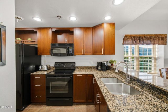 410 Big Bear Way, Pigeon Forge, TN 37863