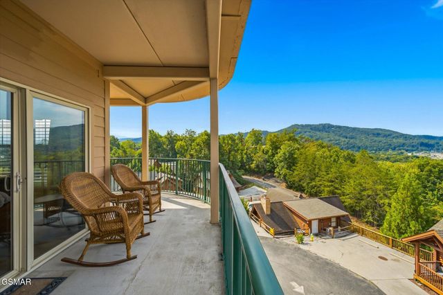 410 Big Bear Way, Pigeon Forge, TN 37863