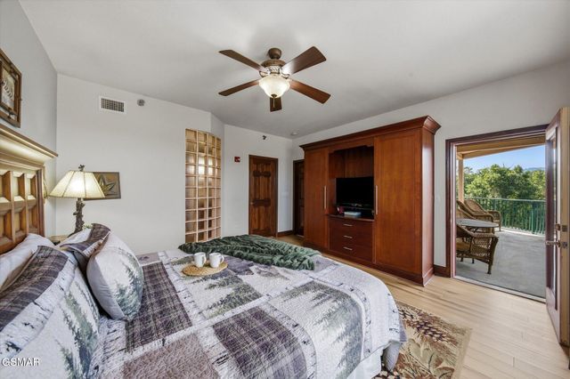 410 Big Bear Way, Pigeon Forge, TN 37863