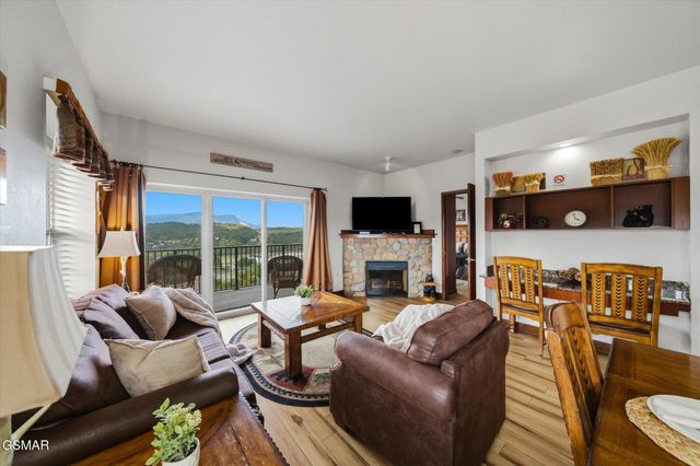 410 Big Bear Way, Pigeon Forge, TN 37863