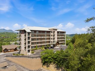 410 Big Bear Way, Pigeon Forge, TN 37863