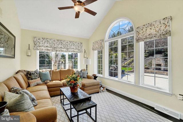 2773 MEADOW CROSS WAY, York, PA 17402