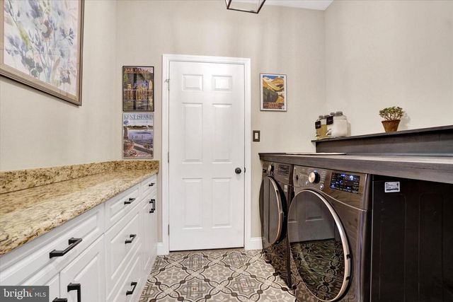 2773 MEADOW CROSS WAY, York, PA 17402