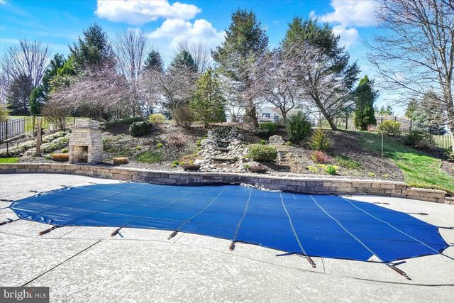 2773 MEADOW CROSS WAY, York, PA 17402