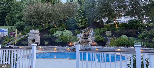 2773 MEADOW CROSS WAY, York, PA 17402