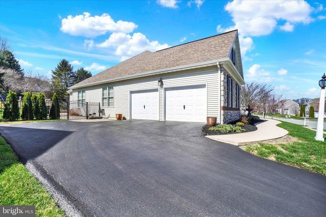 2773 MEADOW CROSS WAY, York, PA 17402