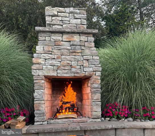 2773 MEADOW CROSS WAY, York, PA 17402