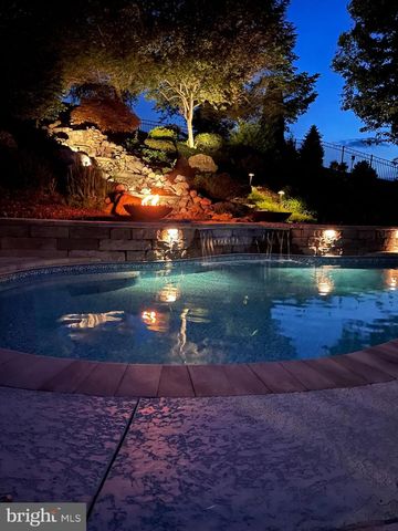 2773 MEADOW CROSS WAY, York, PA 17402