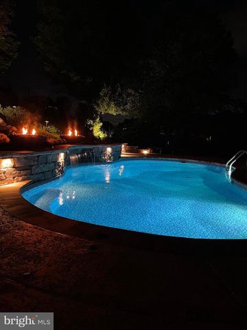 2773 MEADOW CROSS WAY, York, PA 17402