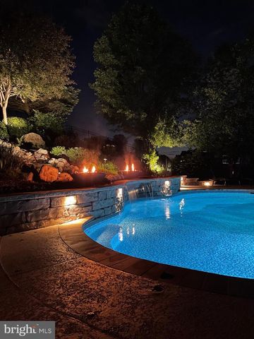 2773 MEADOW CROSS WAY, York, PA 17402