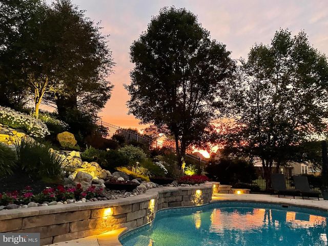 2773 MEADOW CROSS WAY, York, PA 17402