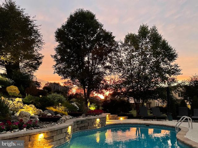 2773 MEADOW CROSS WAY, York, PA 17402