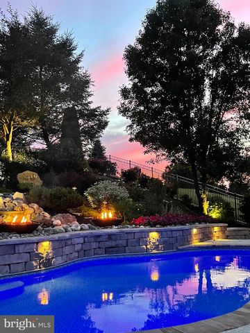 2773 MEADOW CROSS WAY, York, PA 17402