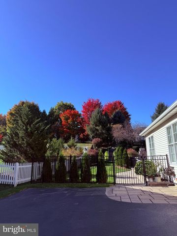 2773 MEADOW CROSS WAY, York, PA 17402