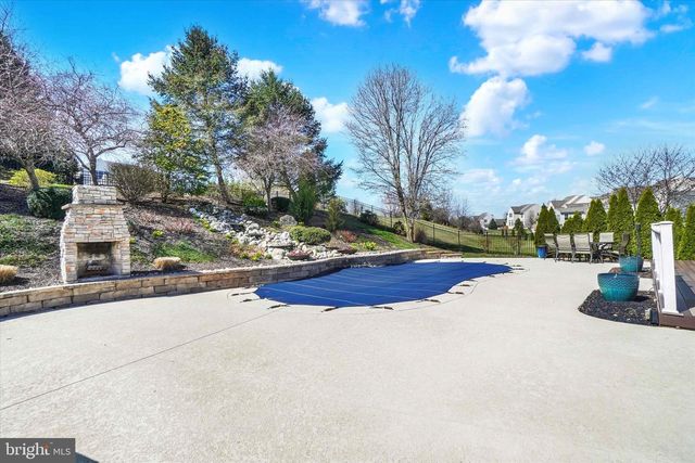 2773 MEADOW CROSS WAY, York, PA 17402