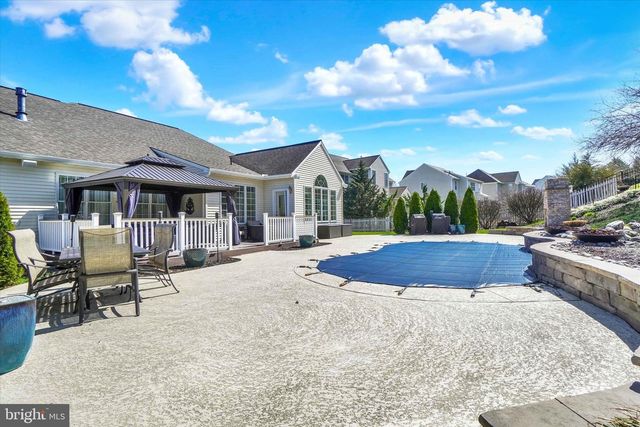 2773 MEADOW CROSS WAY, York, PA 17402