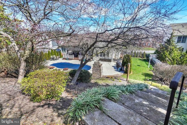 2773 MEADOW CROSS WAY, York, PA 17402