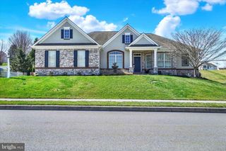 2773 MEADOW CROSS WAY, York, PA 17402