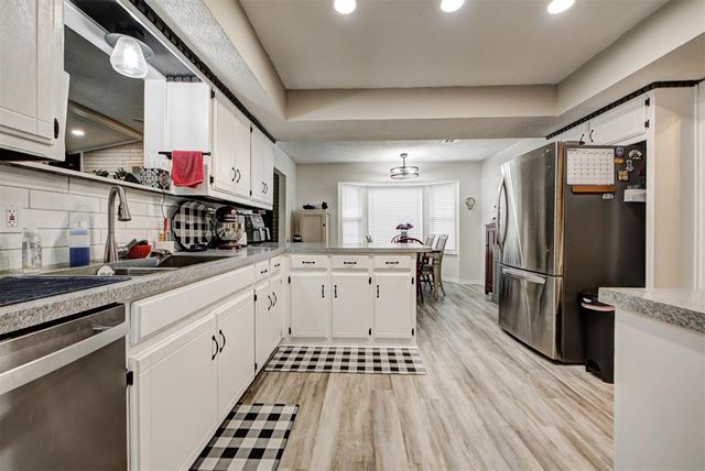 1004 S Neptune Road, Edmond, OK 73003