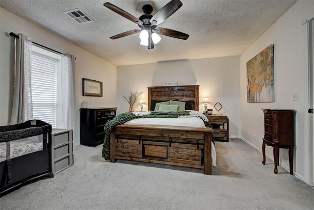 1004 S Neptune Road, Edmond, OK 73003