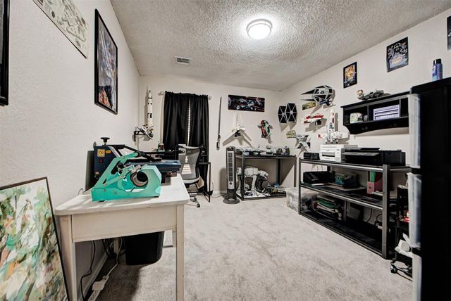 1004 S Neptune Road, Edmond, OK 73003