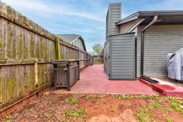 1004 S Neptune Road, Edmond, OK 73003