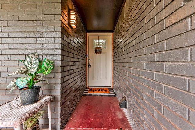 1004 S Neptune Road, Edmond, OK 73003