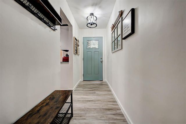 1004 S Neptune Road, Edmond, OK 73003