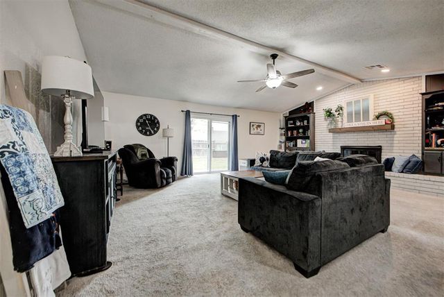 1004 S Neptune Road, Edmond, OK 73003