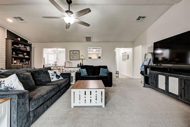 1004 S Neptune Road, Edmond, OK 73003