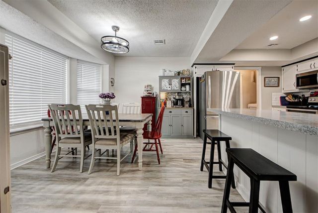 1004 S Neptune Road, Edmond, OK 73003