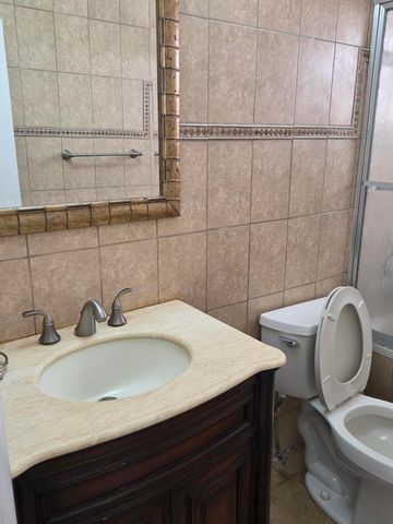 3948 NW 39 Avenue, Lauderdale Lakes, FL 33309