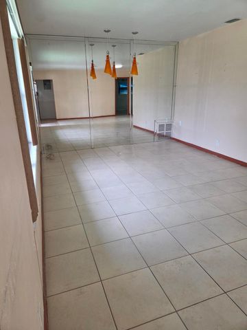 3948 NW 39 Avenue, Lauderdale Lakes, FL 33309