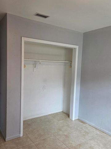 3948 NW 39 Avenue, Lauderdale Lakes, FL 33309