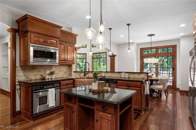 1920 Stockbridge Road, Akron, OH 44313