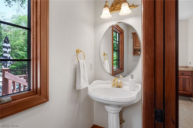 1920 Stockbridge Road, Akron, OH 44313