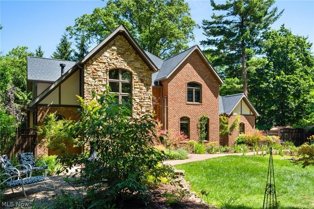 1920 Stockbridge Road, Akron, OH 44313
