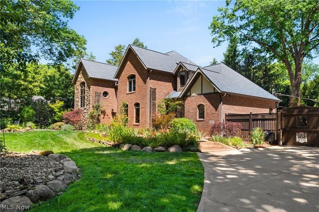 1920 Stockbridge Road, Akron, OH 44313