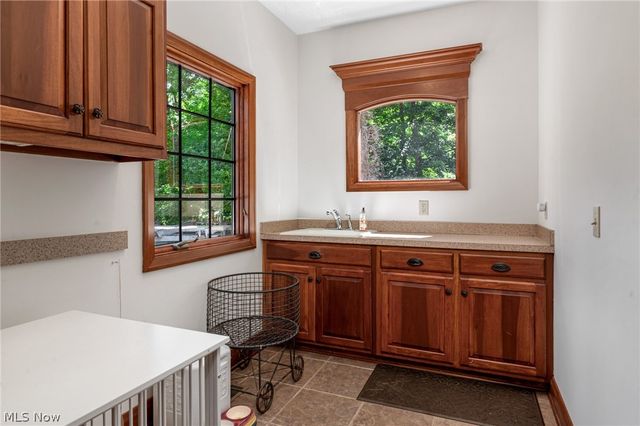 1920 Stockbridge Road, Akron, OH 44313