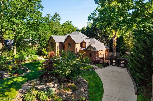 1920 Stockbridge Road, Akron, OH 44313