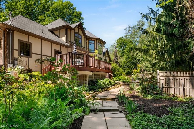 1920 Stockbridge Road, Akron, OH 44313