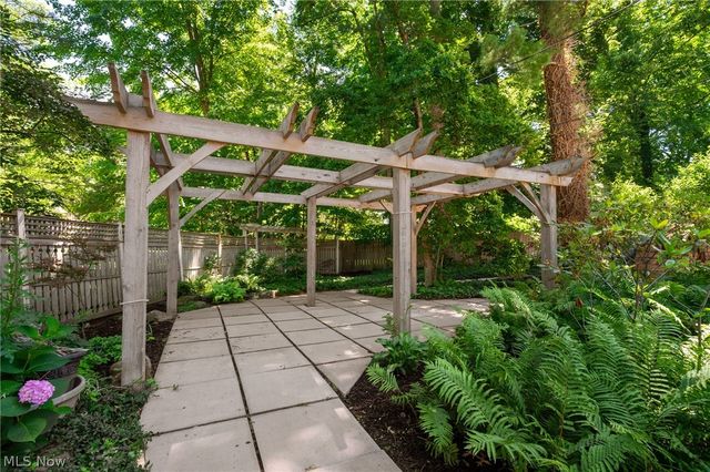 1920 Stockbridge Road, Akron, OH 44313