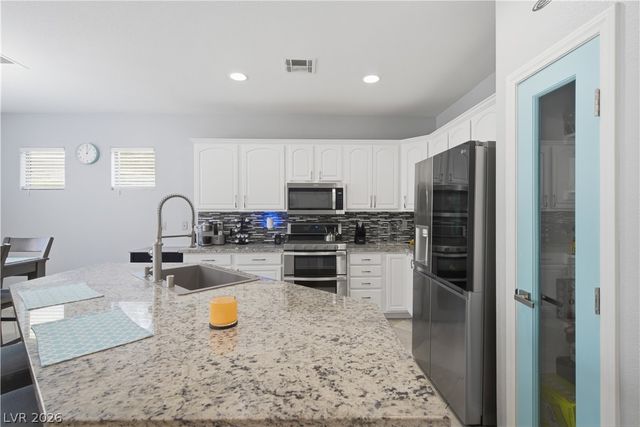 8440 Cheerful Brook Avenue, Las Vegas, NV 89143