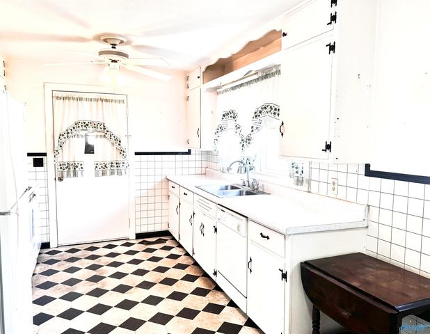 274 Beulah Cut-Off Road, Albertville, AL 35950