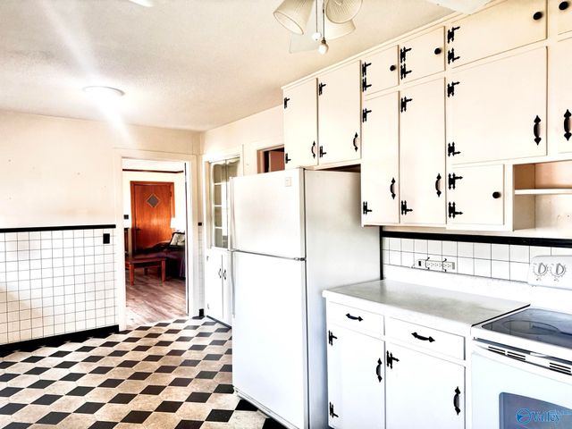 274 Beulah Cut-Off Road, Albertville, AL 35950