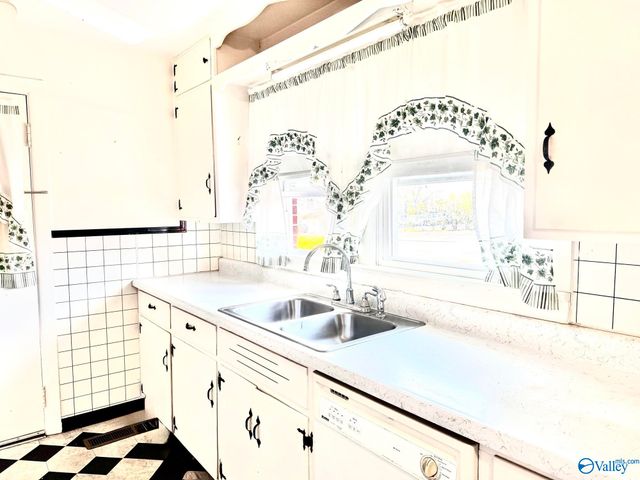 274 Beulah Cut-Off Road, Albertville, AL 35950